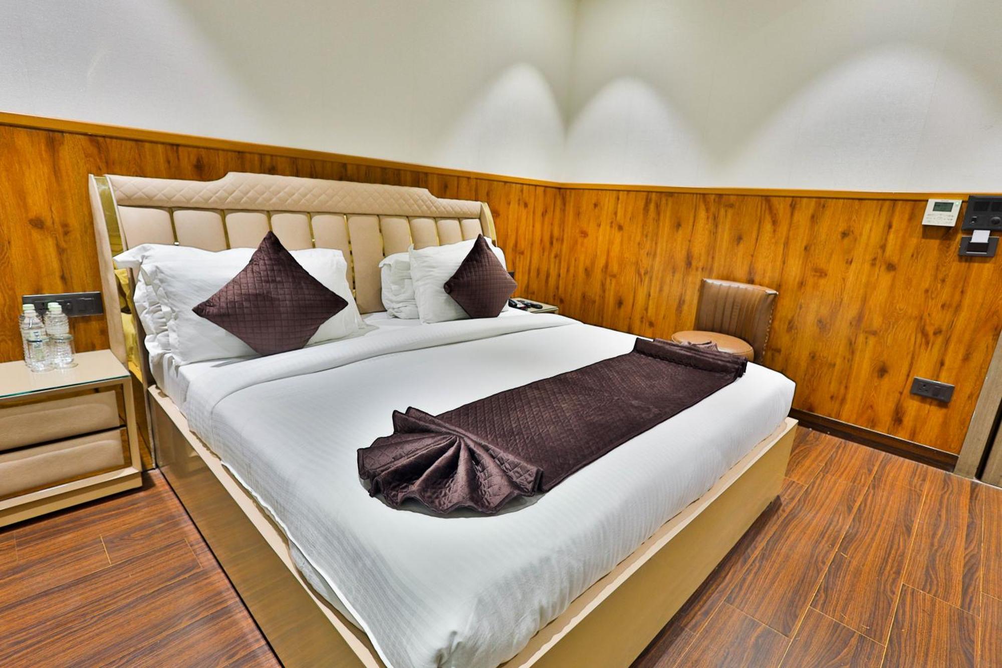 Clay Inn Hotels, Paschim Vihar Delhi  Exterior photo