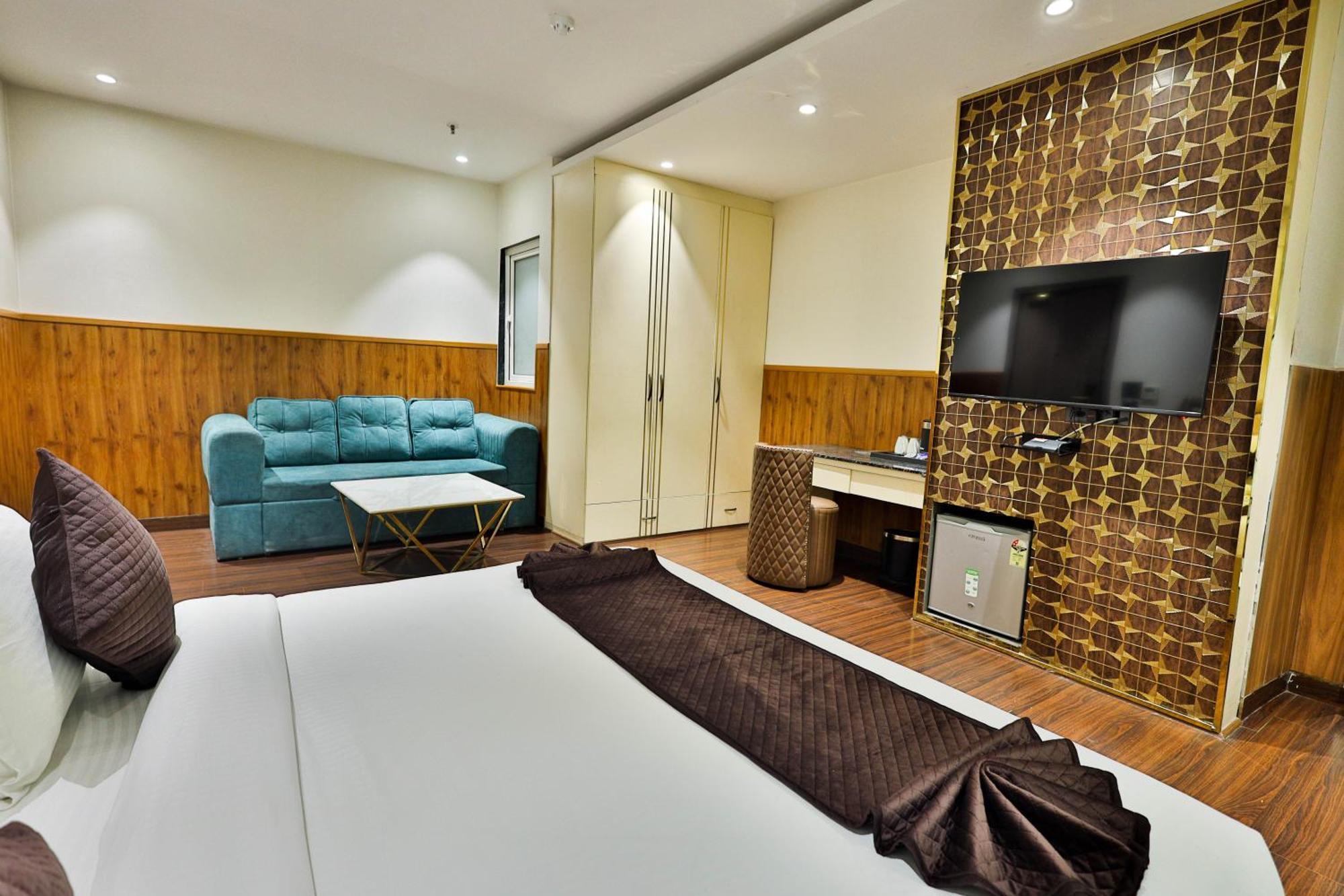 Clay Inn Hotels, Paschim Vihar Delhi  Exterior photo