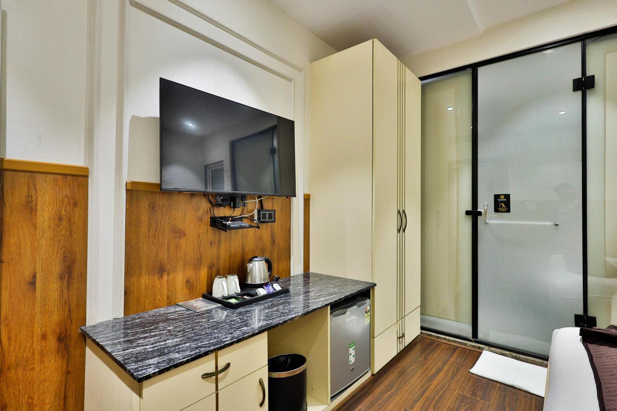 Clay Inn Hotels, Paschim Vihar Delhi  Exterior photo