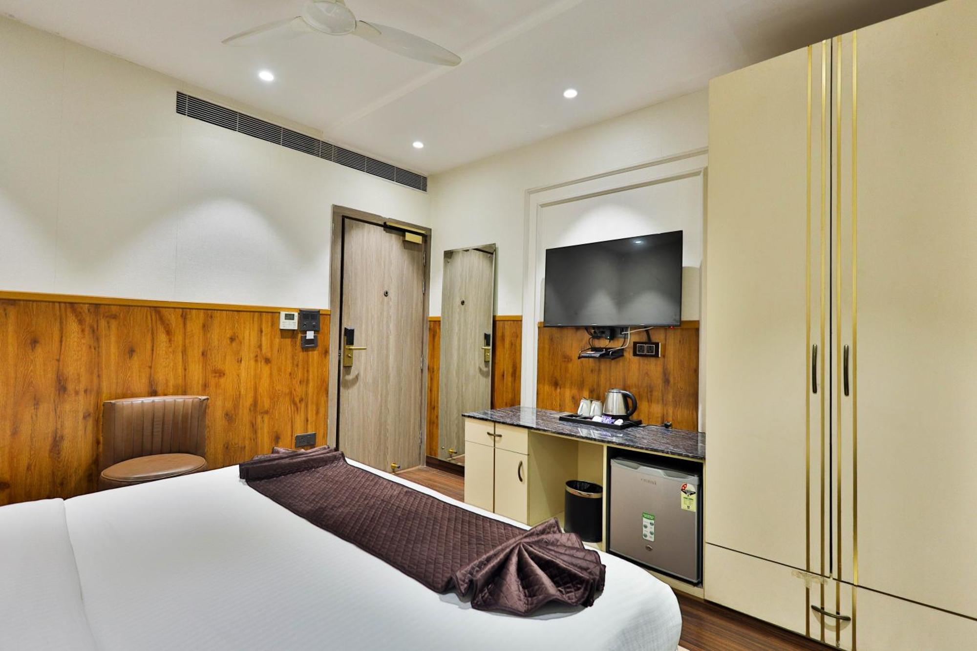 Clay Inn Hotels, Paschim Vihar Delhi  Exterior photo