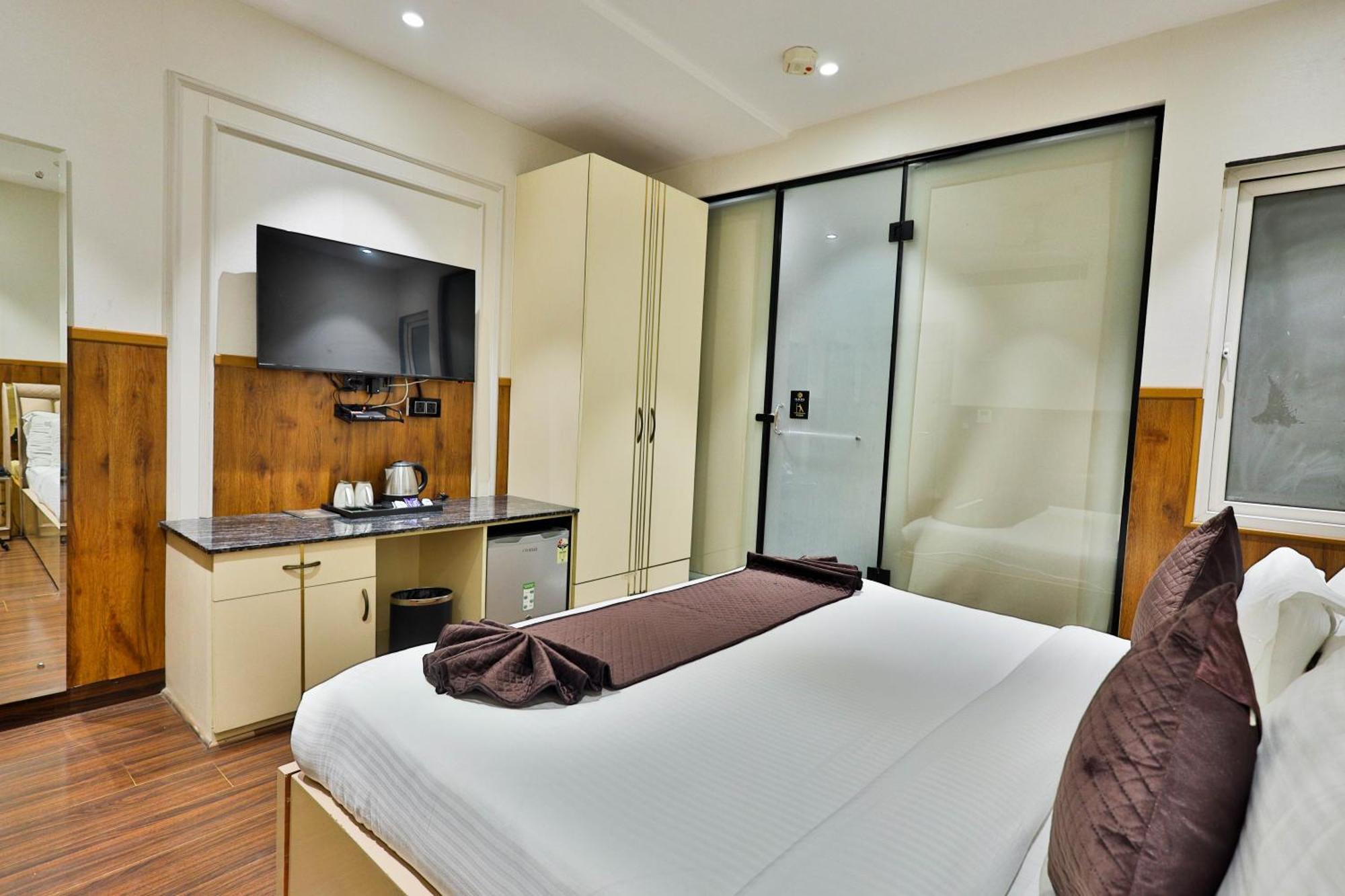 Clay Inn Hotels, Paschim Vihar Delhi  Exterior photo