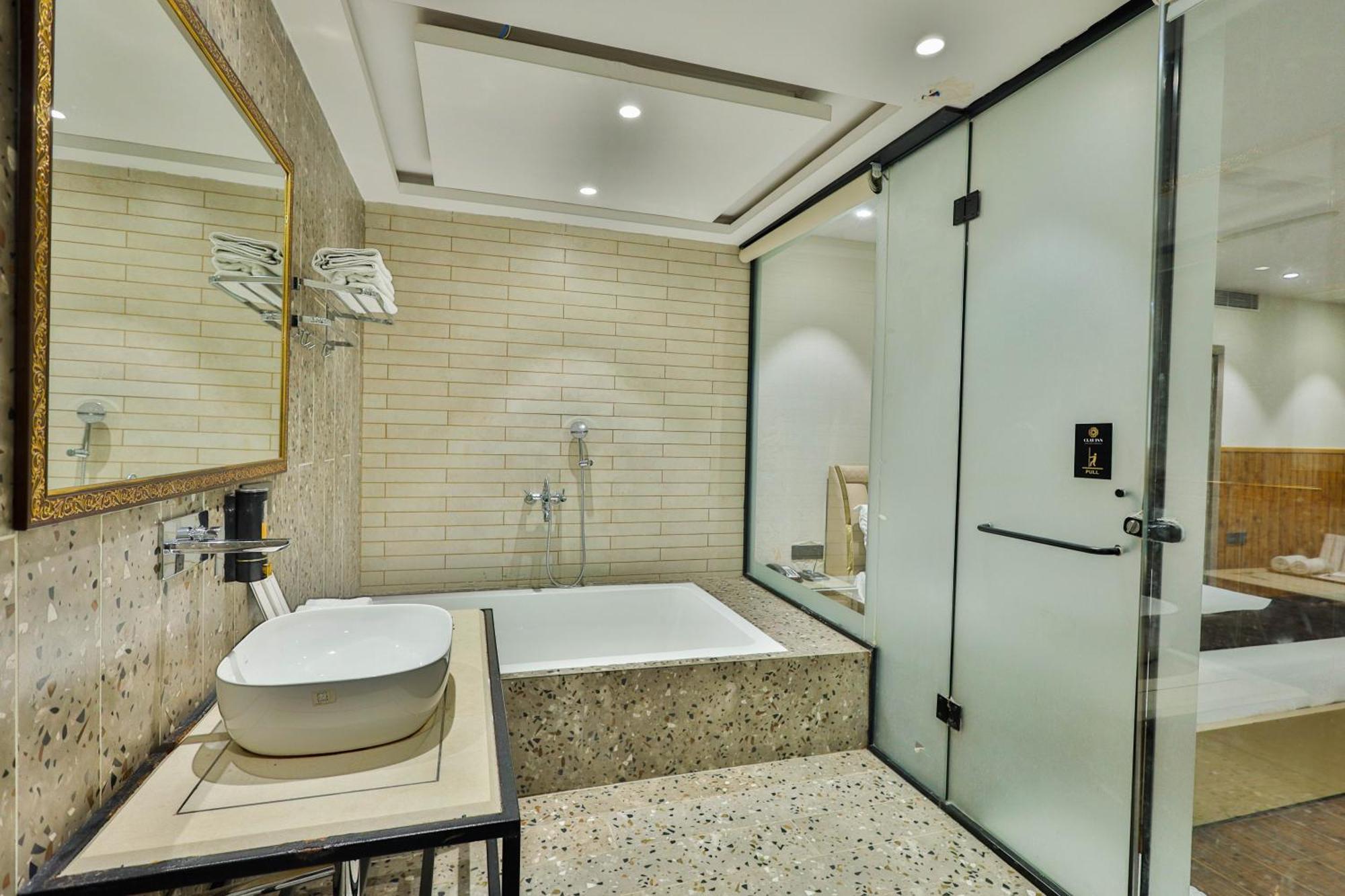 Clay Inn Hotels, Paschim Vihar Delhi  Exterior photo