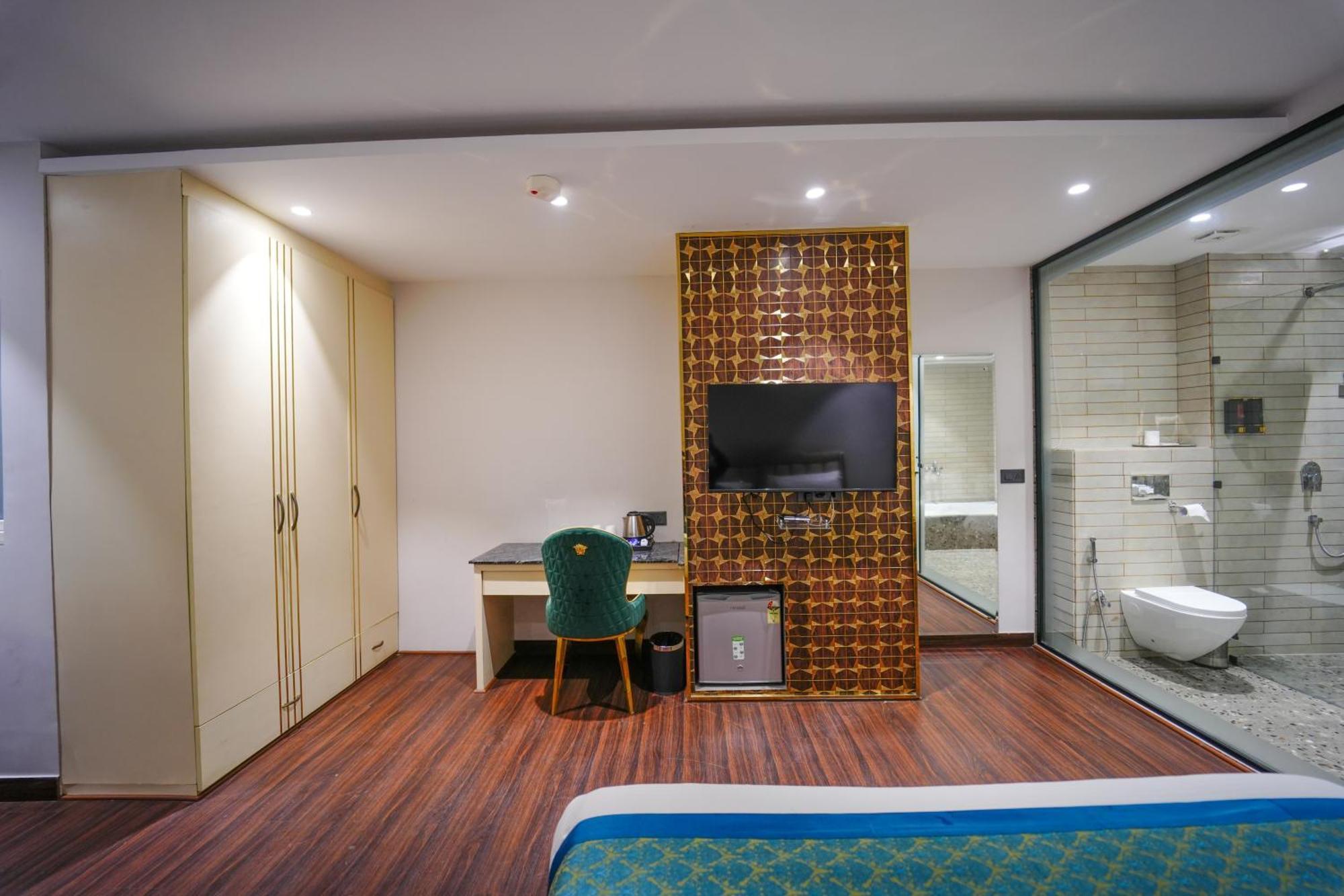 Clay Inn Hotels, Paschim Vihar Delhi  Exterior photo